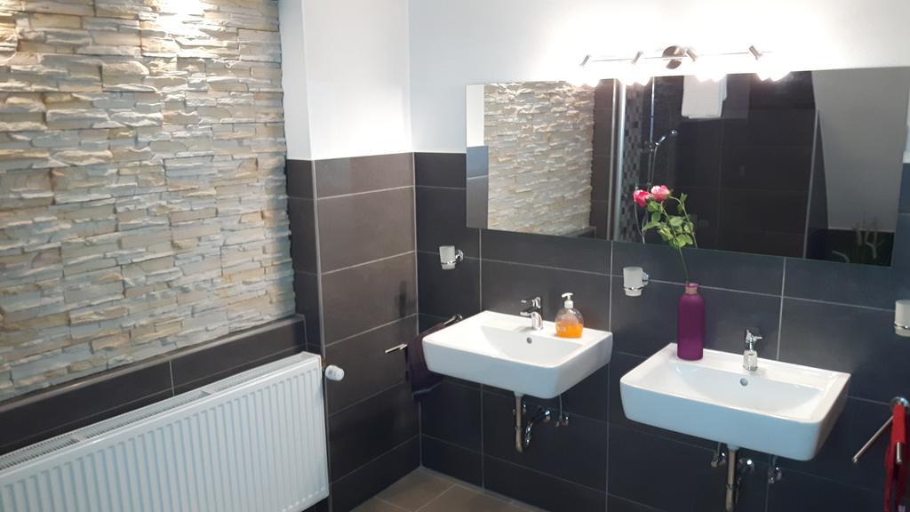 Hotel In Der Strassen Solingen Bagian luar foto