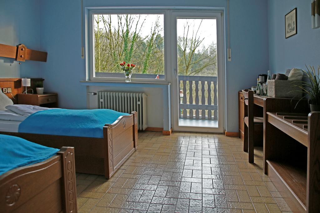 Hotel In Der Strassen Solingen Bagian luar foto